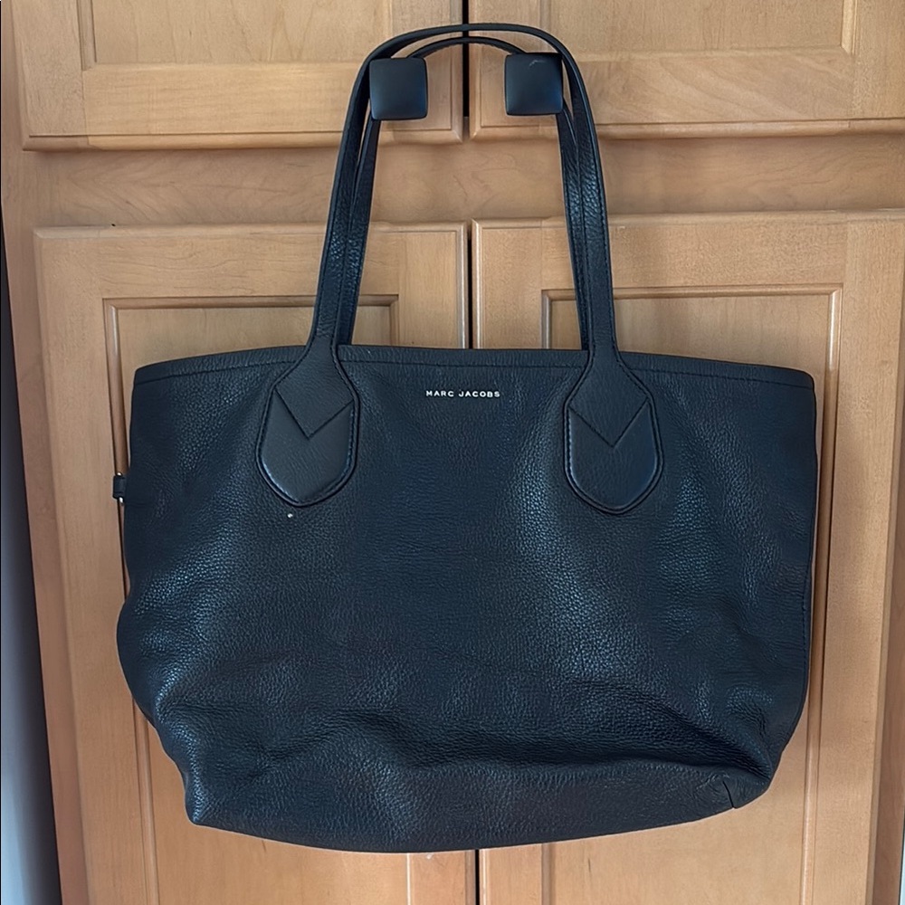 Marc Jacobs Black Leather Tote Spacious Minimalist Design